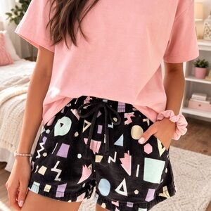 🎨 Raw Yarn Industries Geometric Streetwear Shorts – Size Small 🎨 Bold, playful